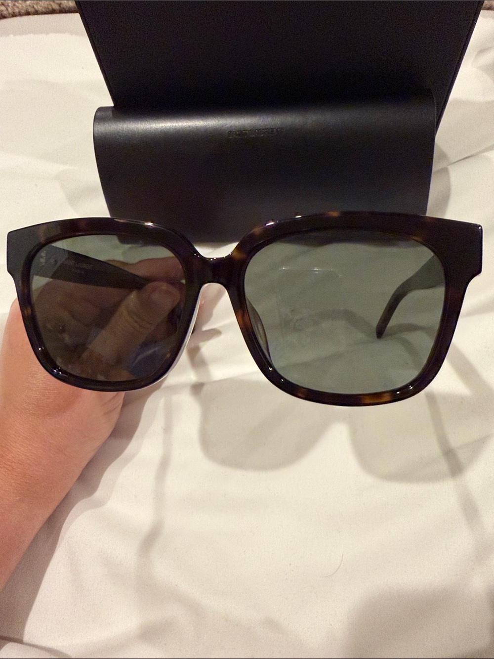 Classic Oversized Tortoiseshell Sunglasses - Brown